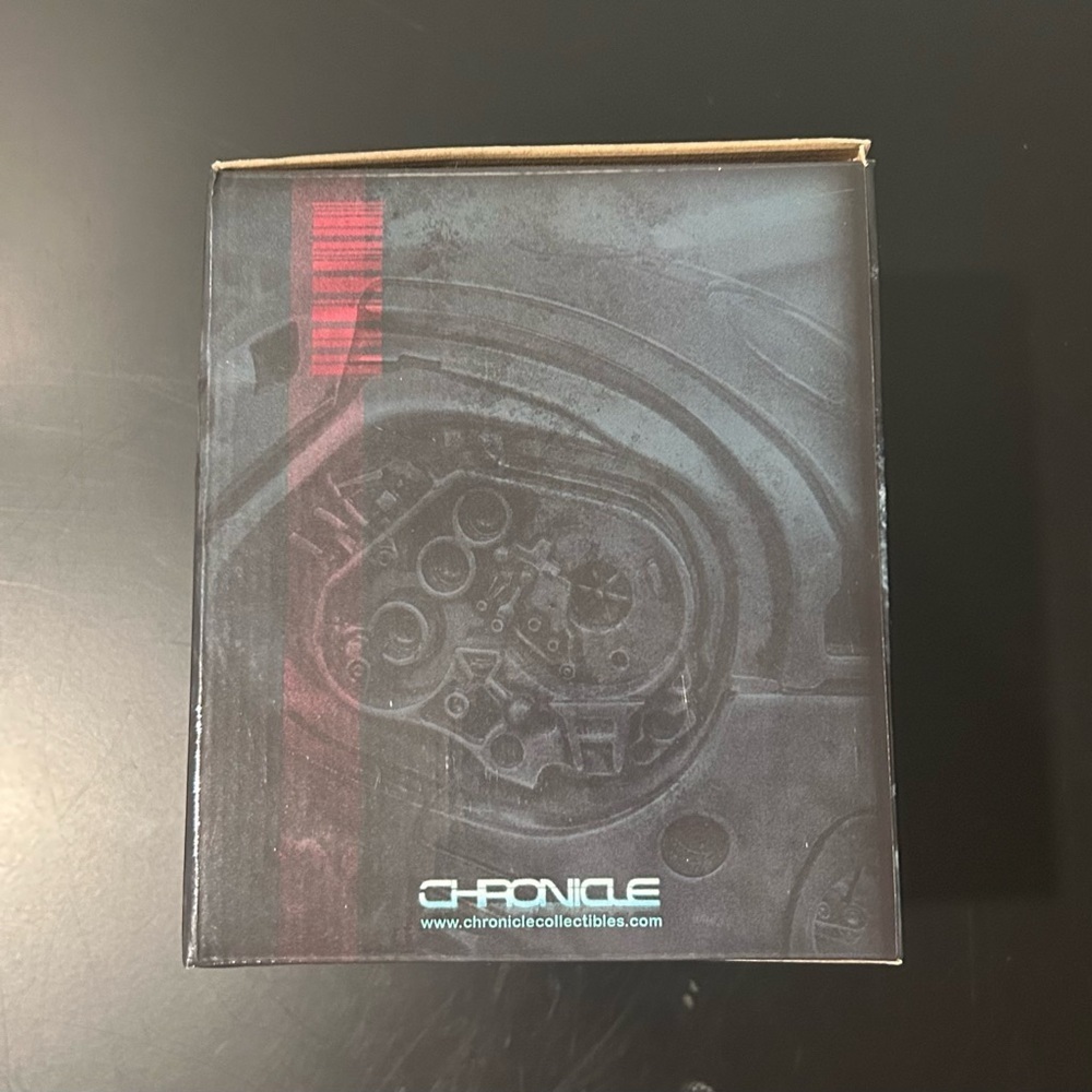 Lootcrate Exclusive Terminator Genisys Half Scale Endo Skull NIB - Picture 3 of 8